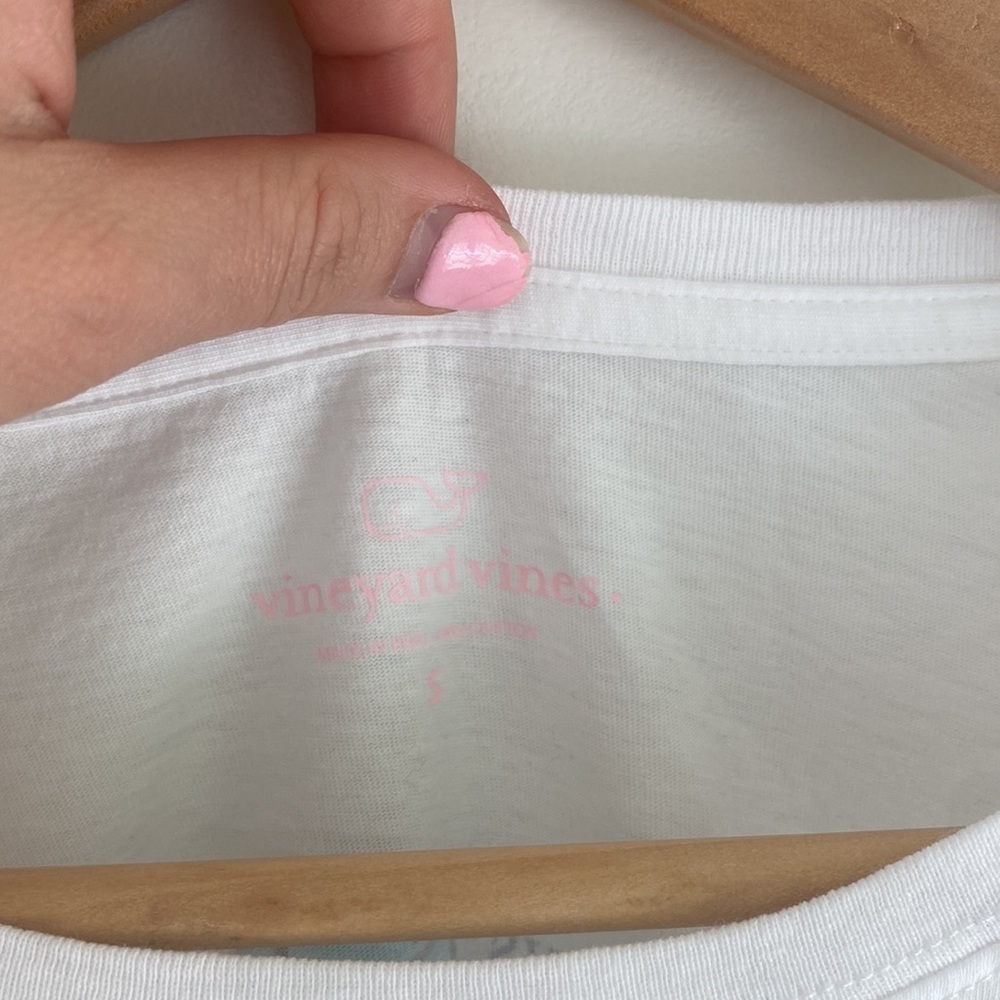 NWT Vineyard Vines | White Tee with Holiday Whale Logo | Great Condition - Picture 5 of 5